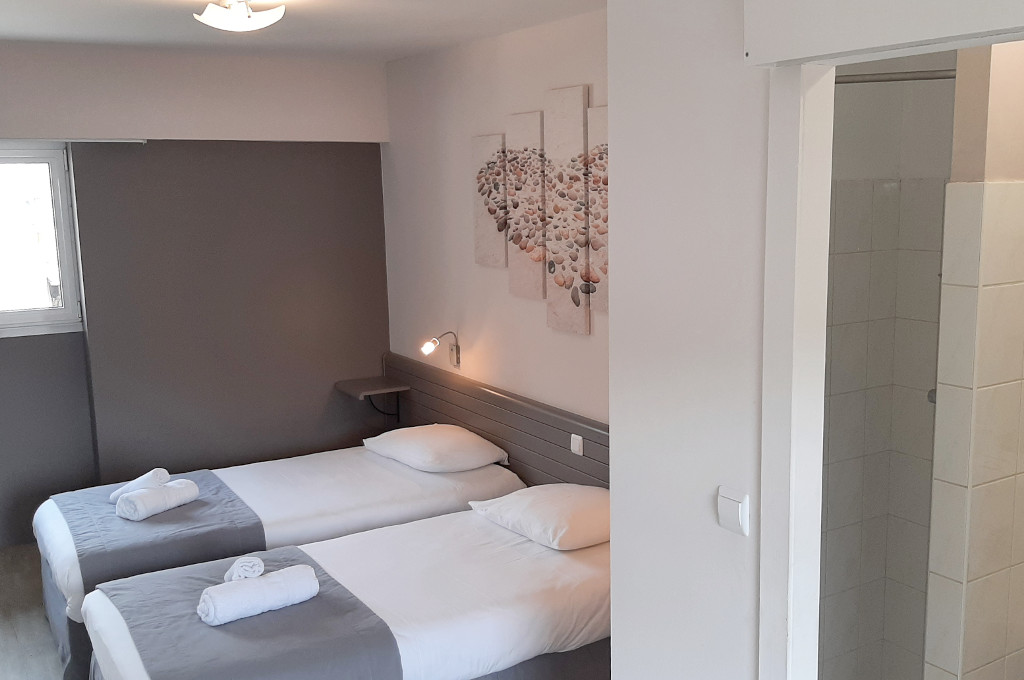 hotel-moncontour-chambre lits jumeaux04